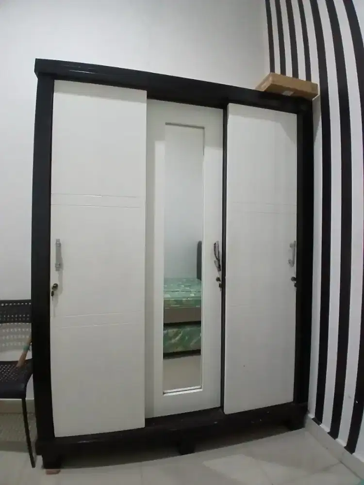 Lemari sliding door 3 pintu