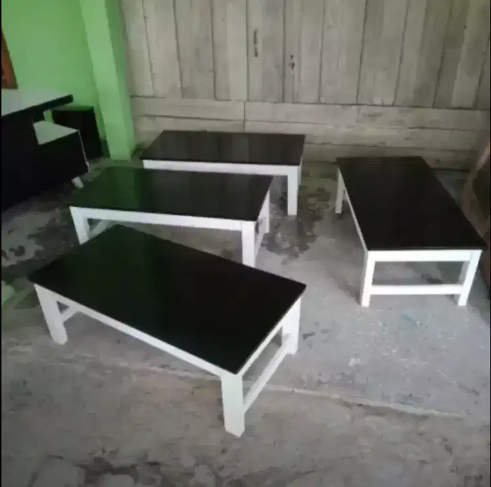 Meja lesehan warung