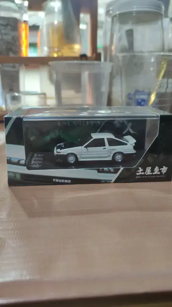 HOBBY JAPAN 1/64 TOYOTA SPRINTER TRUENO AE86 KEIICHI TSUCHIYA