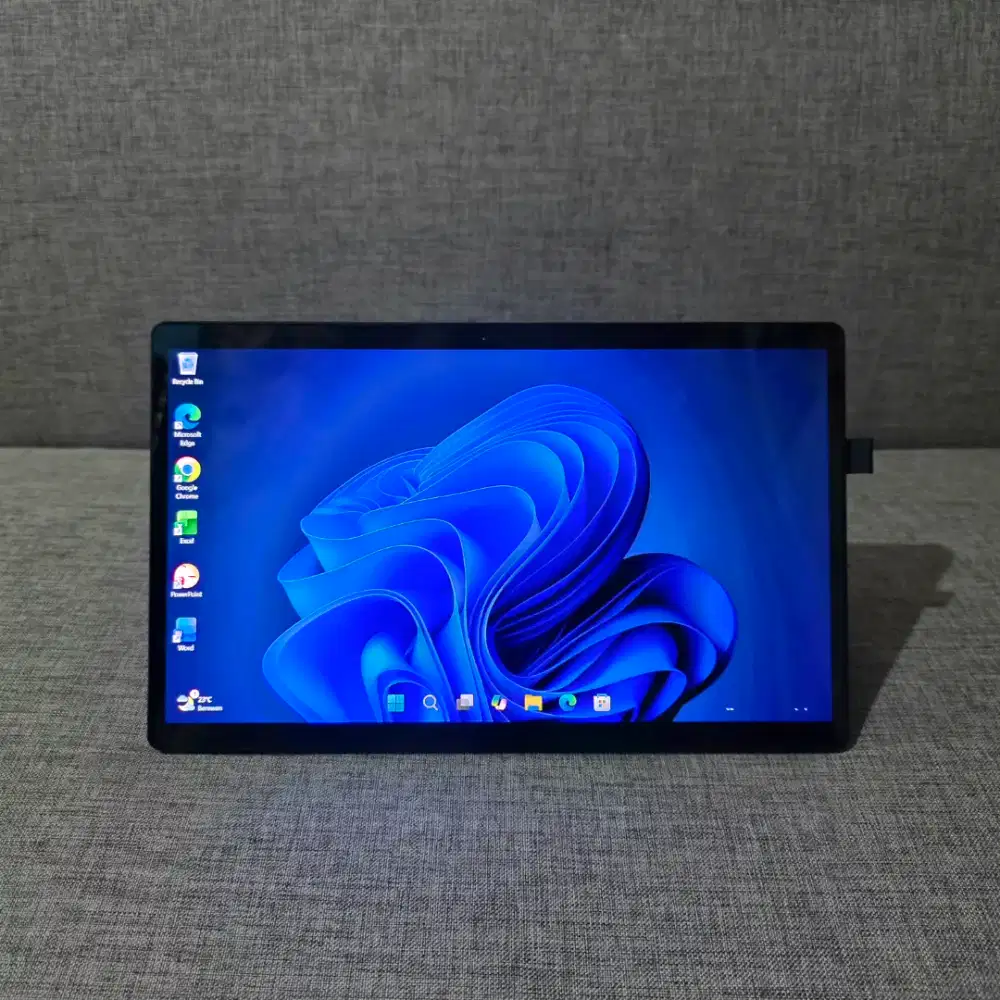 Asus Touchscreen Core i3-N300 RAM 8GB Layar OLED Mulus