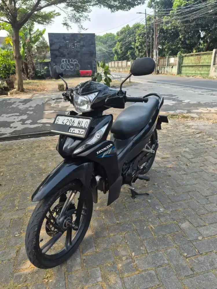 Dijual Honda Revo FI tahun 2018 surat lengkap pajak hidup