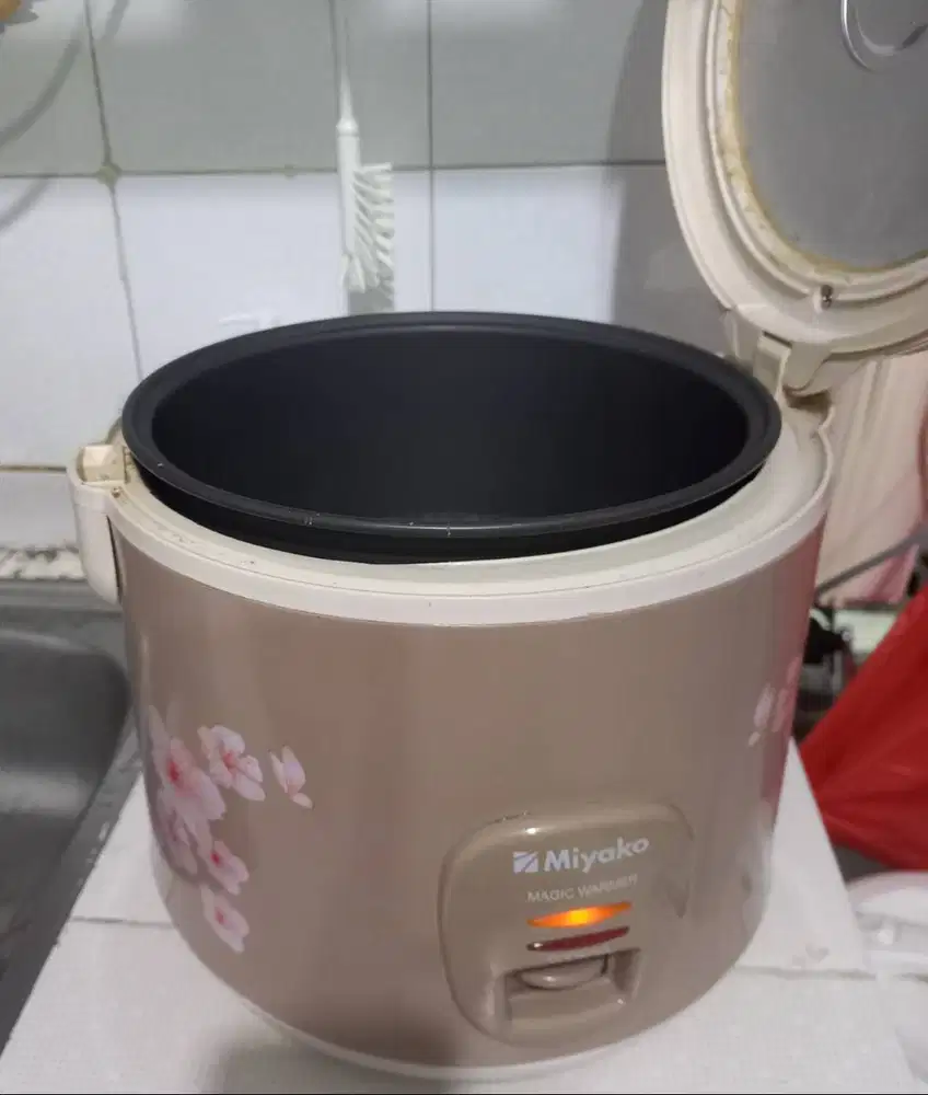 MIYAKO MCM509 Rice Cooker Kapasitas 1.8Liter ,Kondisi Normal,Mulus,NET