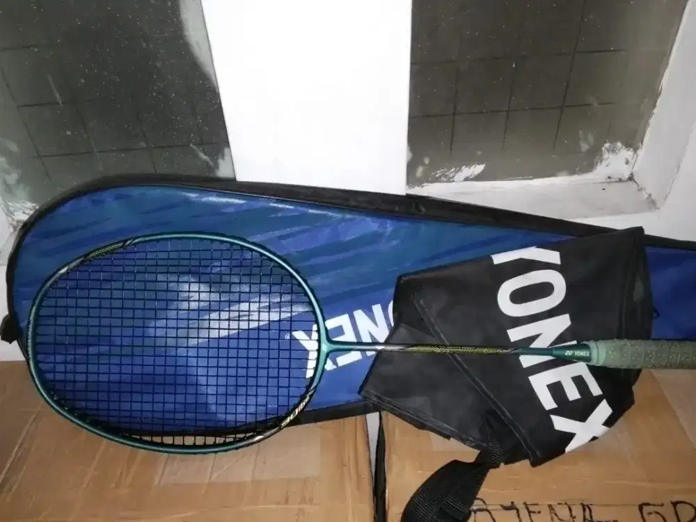 Jual raket,tas dan sepatu badminton