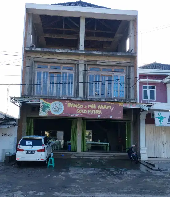 Disewakan Ruko 3 Lantai Strategis – Cocok untuk Usaha, Kantor & Klinik