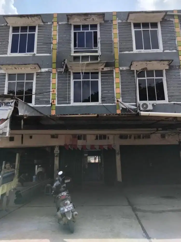 Dijual ruko 3 lantai lokasi strategis