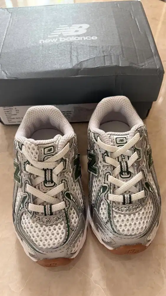 Sepatu anak NB740 silver green size EUR21