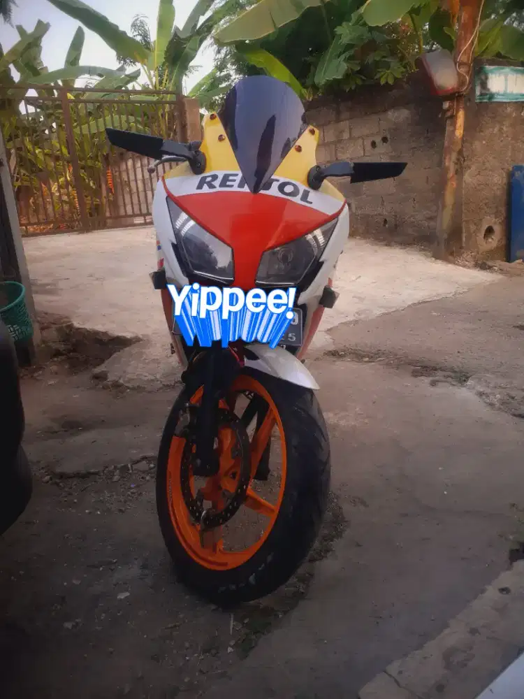 Honda CBR 150R 2015