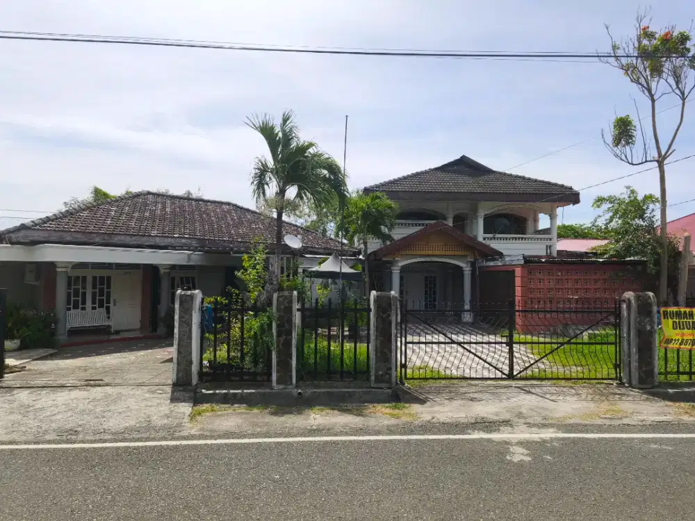 Dijual Tanah dan bangunan, daerah Lampriet , lokasi strategis.