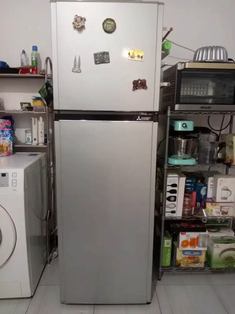 Dijual Kulkas/ Lemari es 2 pintu