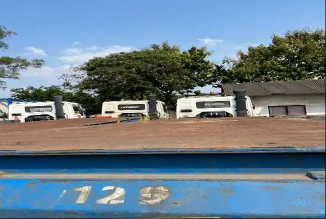 Dilelang Unit Chasis 20 FT