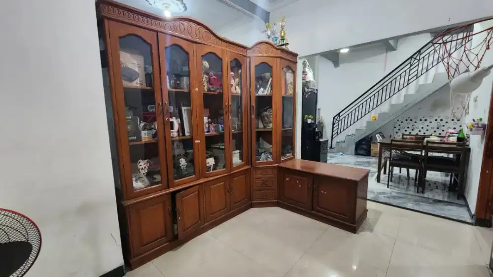 Lemari hias jati