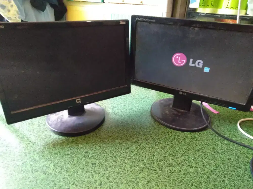 Dijual keduanya Monitor