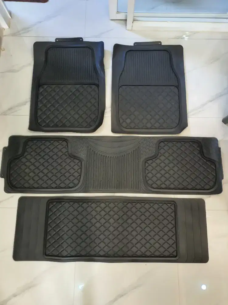 [PRELOVED] Karpet Mobil MPV Universal | Full Set 3 Baris | Like New.