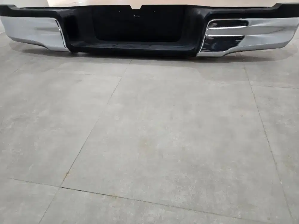 Dijual bumper belakang  Toyota Hilux double cabin