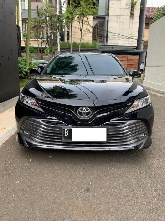 TOYOTA CAMRY 2.5 V AUTOMATIC 2021 (KM LOW)