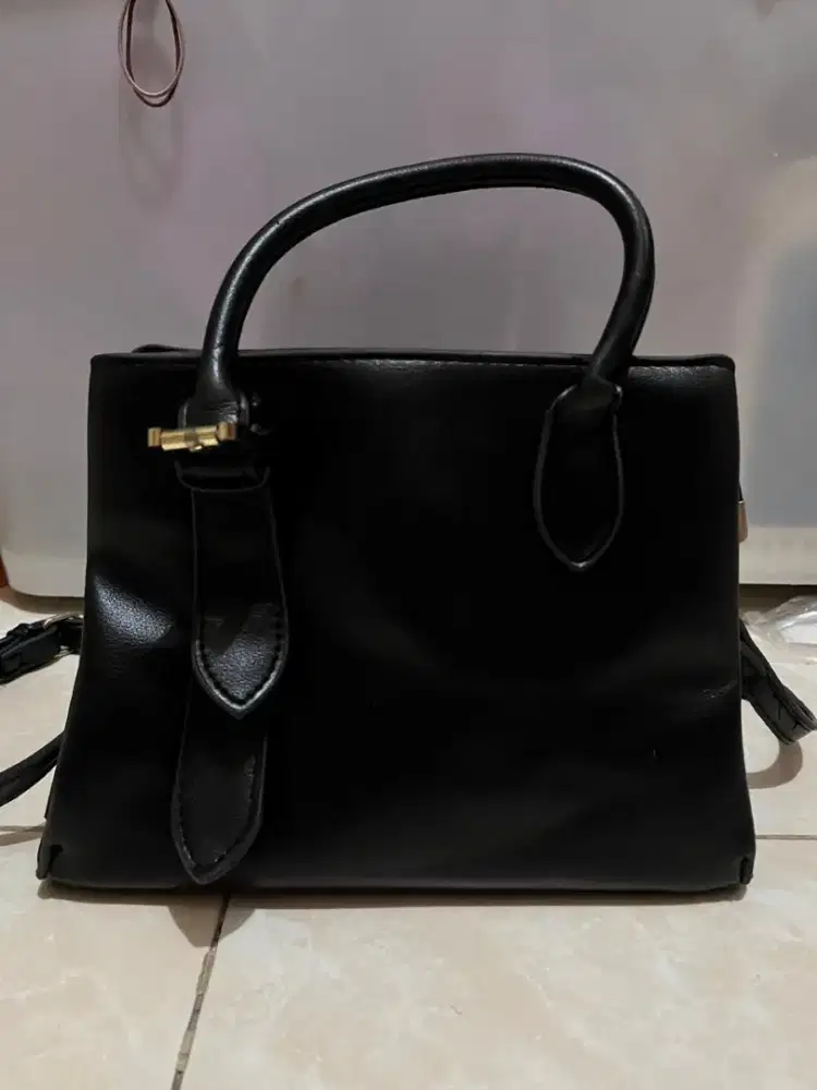 Dijual Tas Selempang Wanita bahan kulit