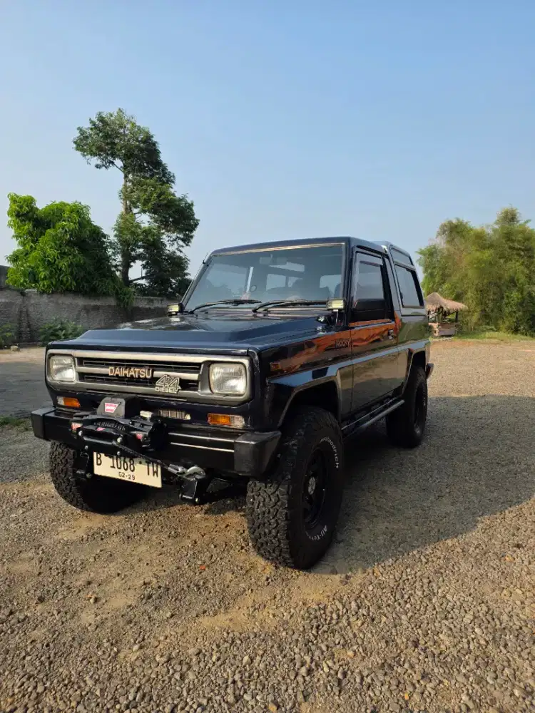 Daihatsu taft rocky istimewa