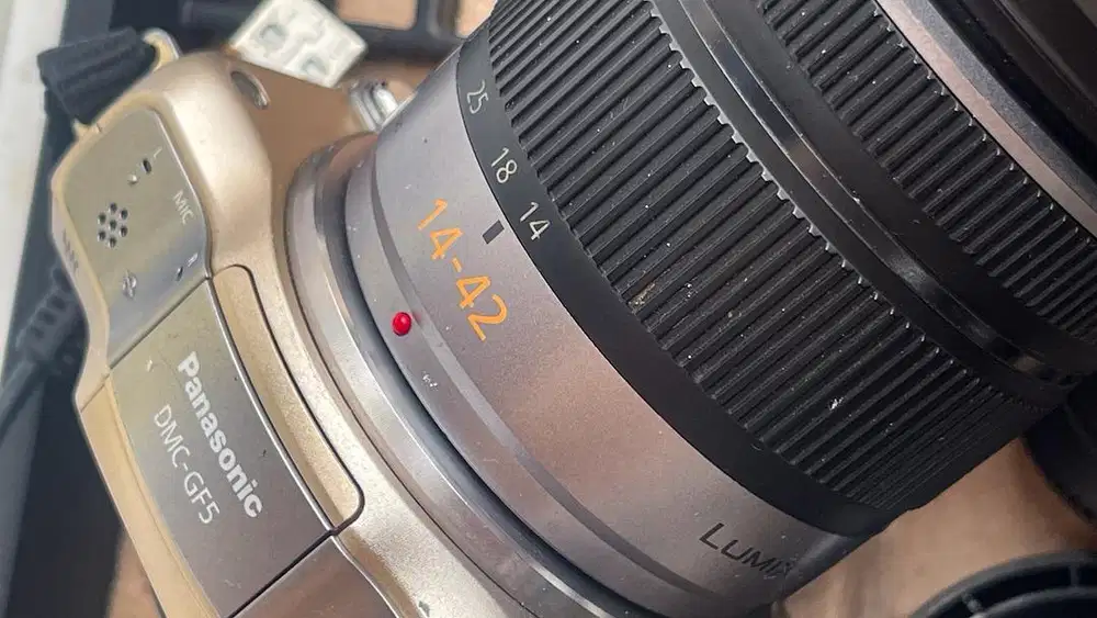 Panasonic Lumix GF5 Spesial Edition
