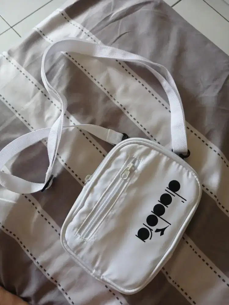 Slingbag diadora putih