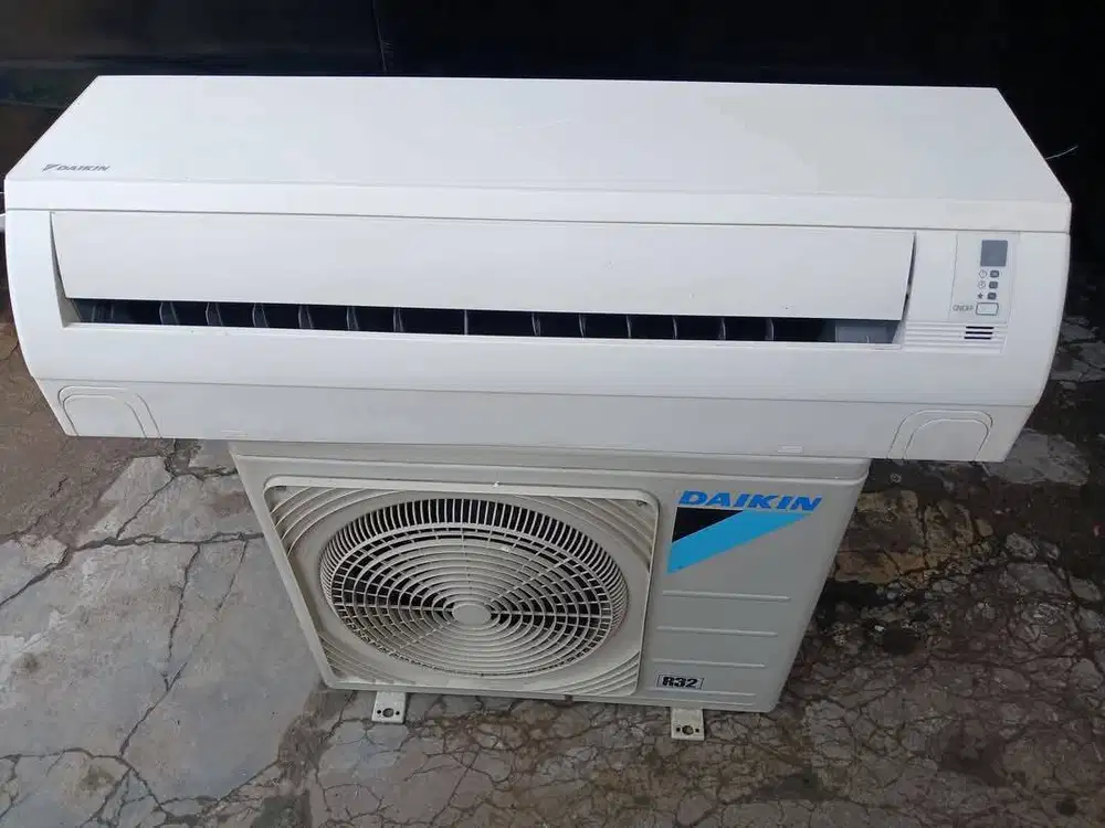 AC DAIKIN 1/2 PK PEMAKAIAN 5 BLN