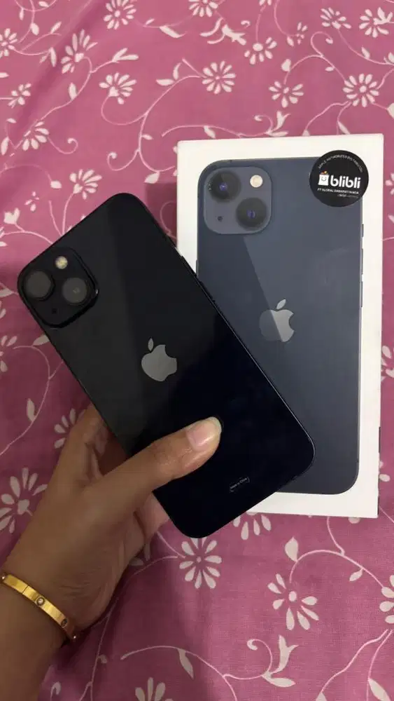 iPhone 13 128GB warna Midnight