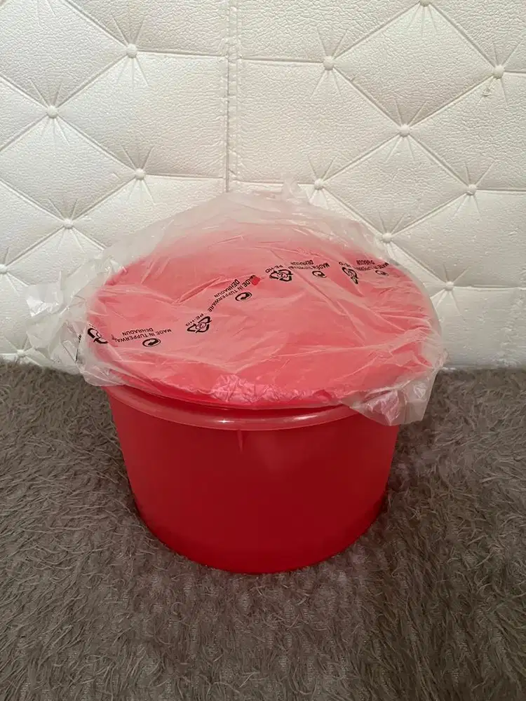 Tupperware texture canister