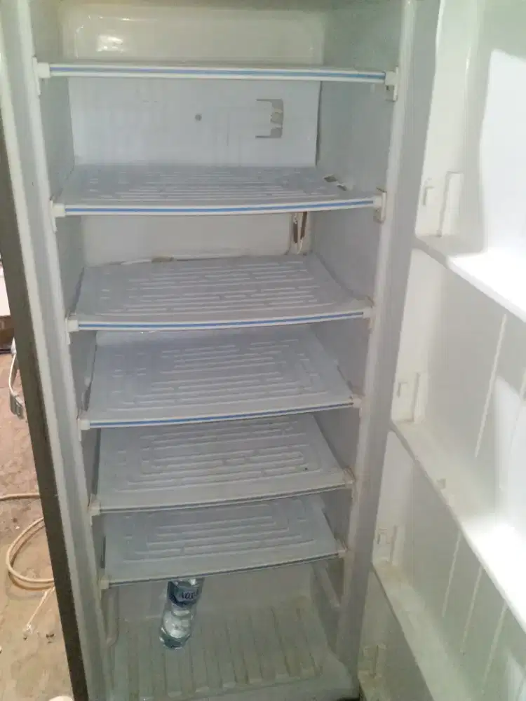 Freezer rak merk LG