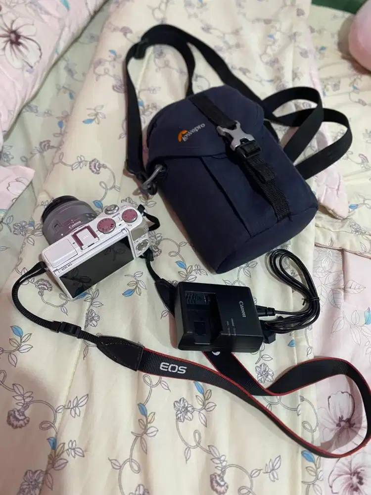 Camera canon mirrorless EOS m3