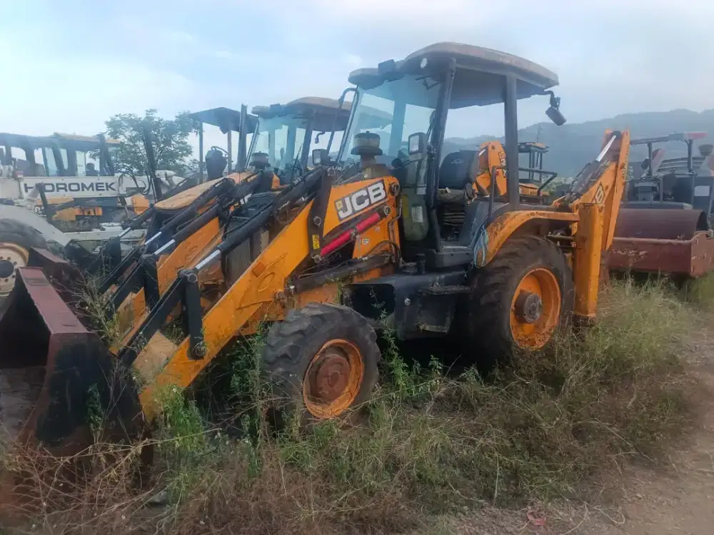 Becoloader JCB 3DX tahun 2021
