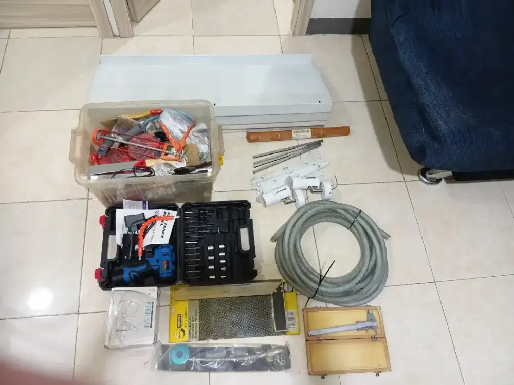 Peralatan sisa sisa dari proyek