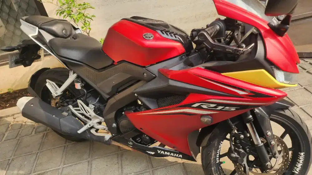Jual R15-V3 tangan pertama