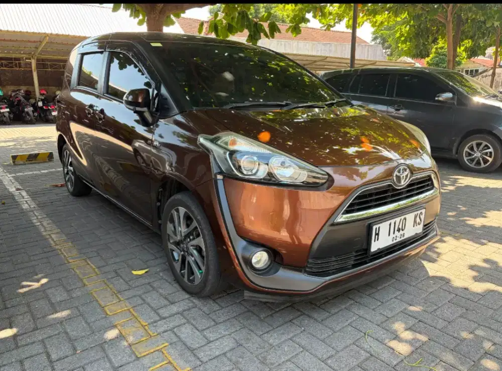 Dijual Toyota Sienta V manual 2017