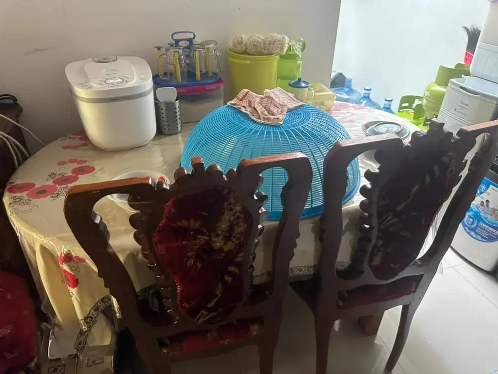 Dijual 1 set meja makan