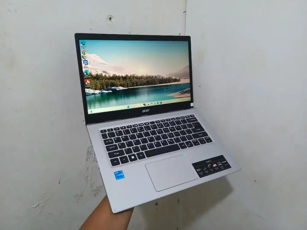 Laptop
Acer aspire 5 A514-54
Intel Core i3 Gen 11 Ram 8 Gb Ssd 512 Gb