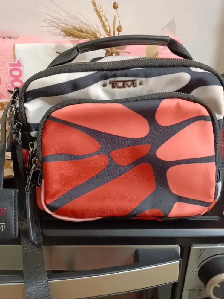 Tas original TUMI motif f cantik
