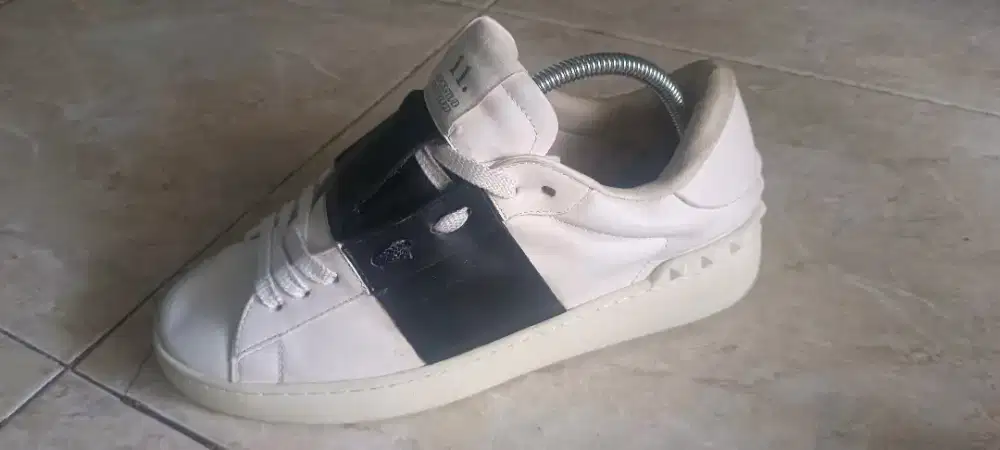 Sepatu second Valentino Garavani