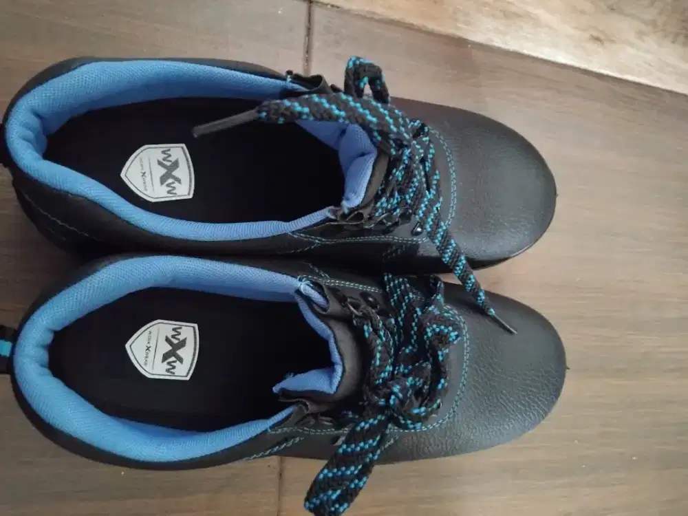 Sepatu kerja Safety UK 42 Hitam