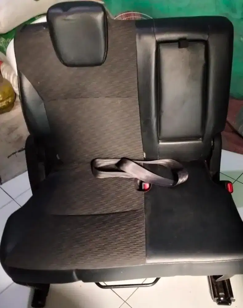 Jok tengah mobil livina
