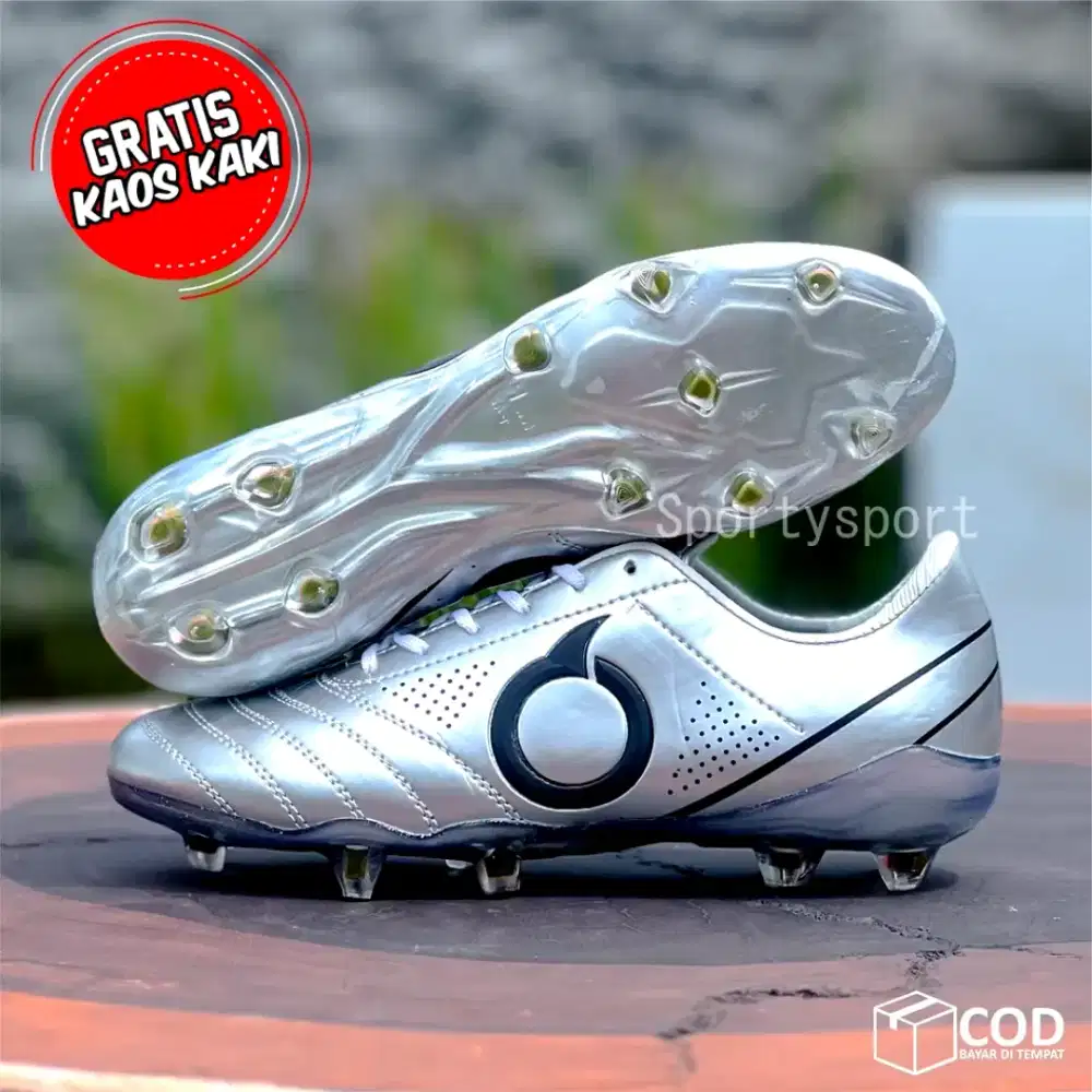 Sepatu bola premium gratis kaos kaki