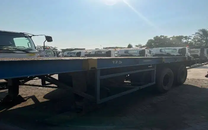 Dilelang Unit Chasis 20 FT