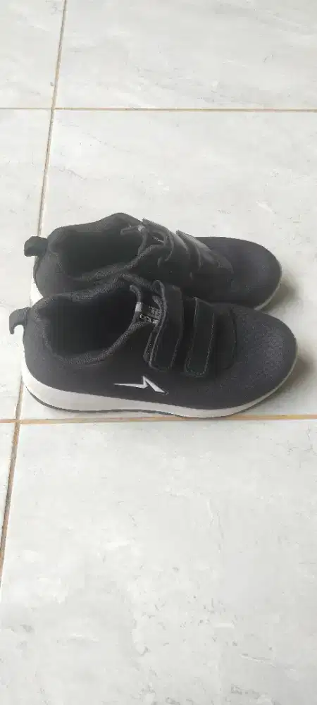 Sepatu ukuran 32