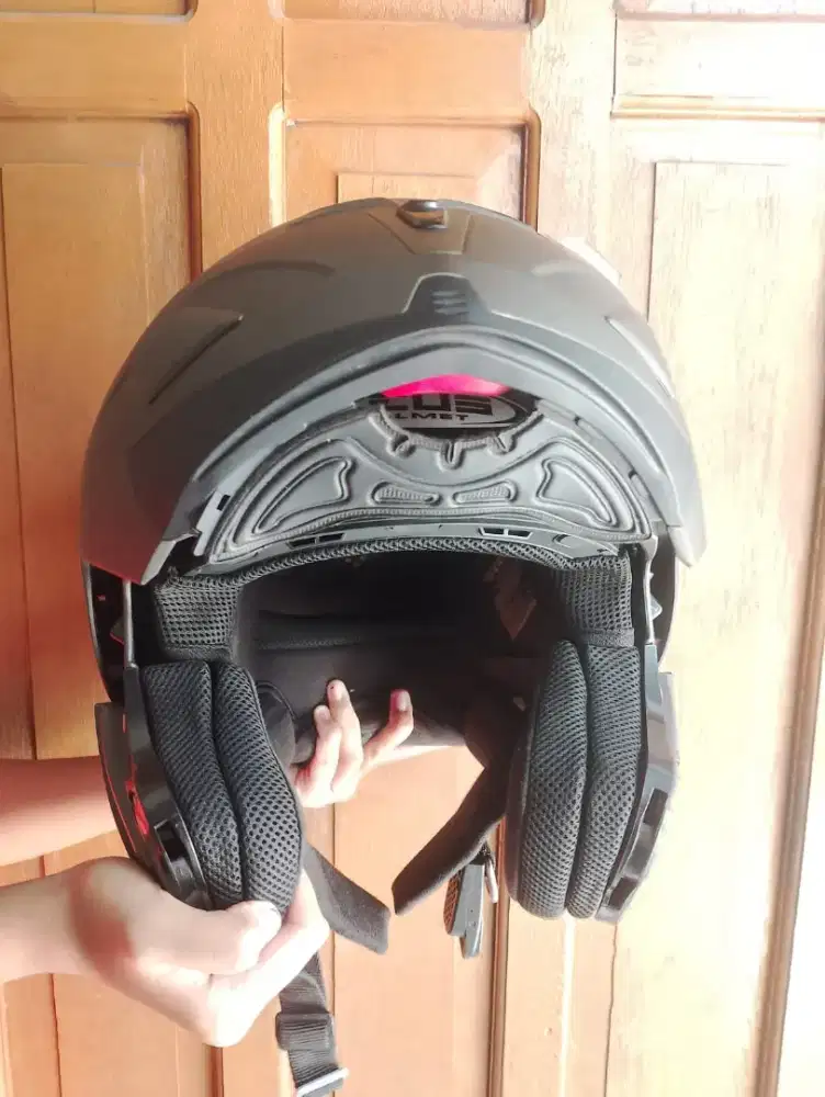 Di jual helm merk Zeus flip up modular