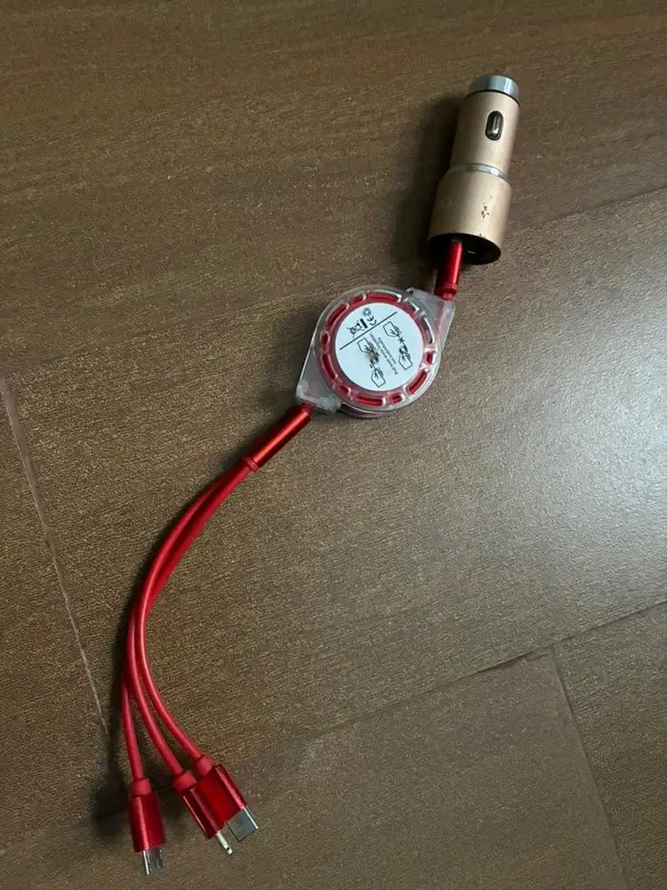Charger dan kabel Hp Mobil