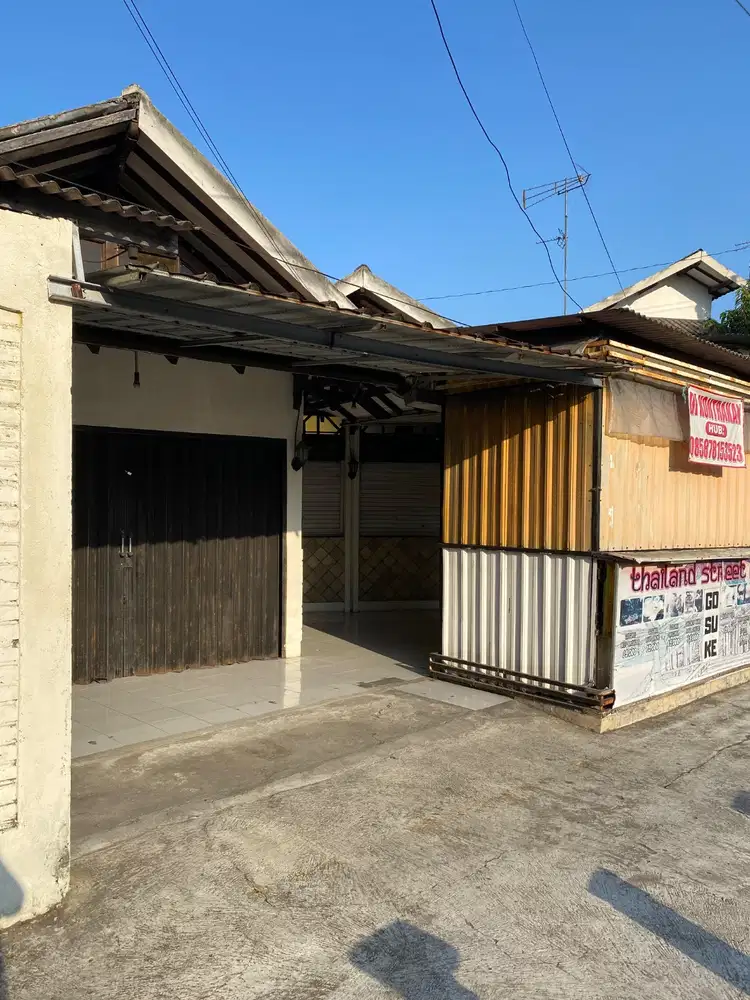 Disewakan murah,warung lengkap meja kursi ,Boxgalvalum besar