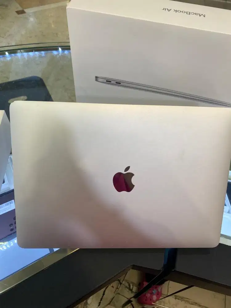 Macbook Air 2019 13inch 8/128 Core i5 lengkap ex ibox