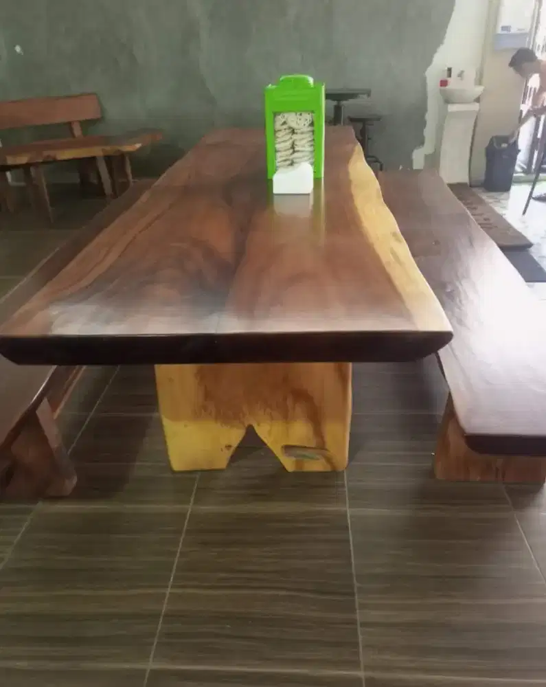 Meja kayu trembesi alami