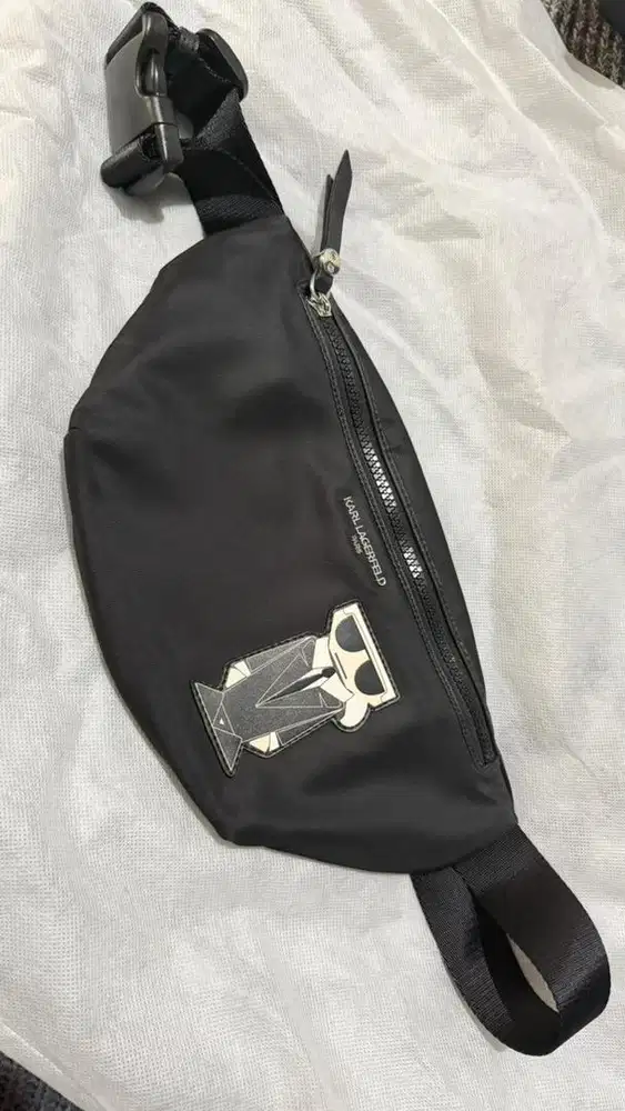 tas crosbody karl lagerfield  Paris Amour belt bag