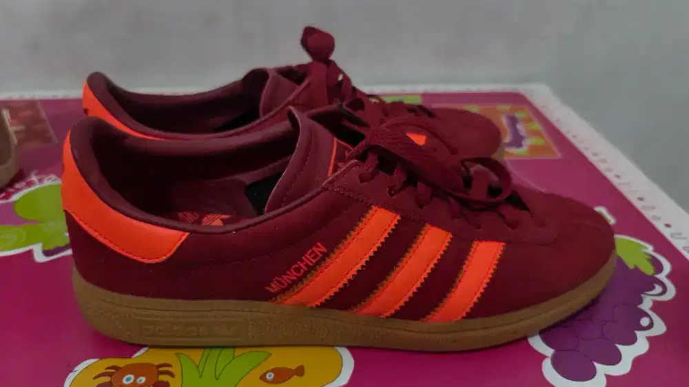 Adidas Munchen Red Solar Size 40 2/3