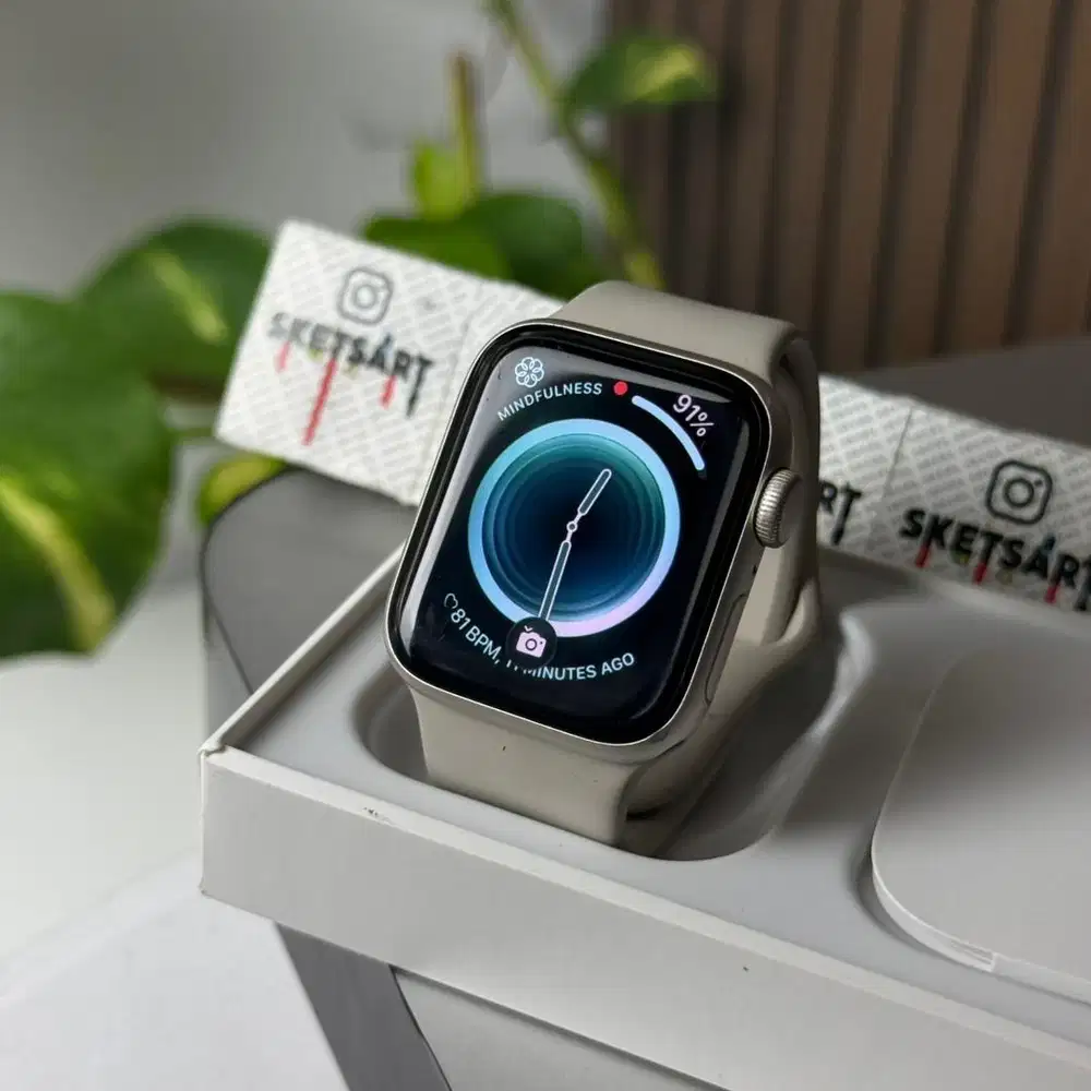 Apple Watch Series SE Gen 2 40mm Starlight iwatch
