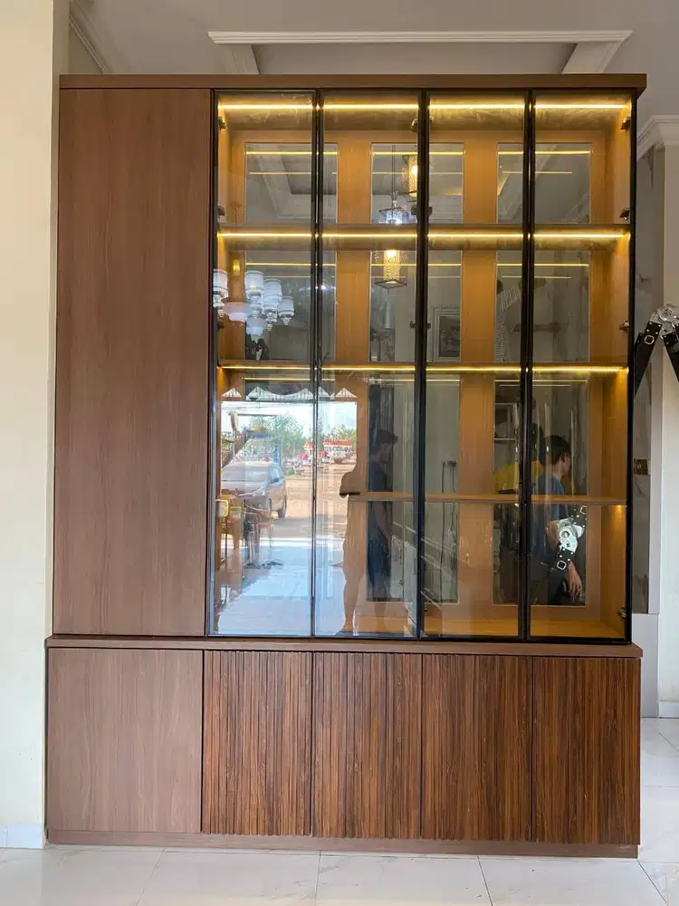 Partisi Sekat Ruangan Modern Custom | Display Cabinet LED Minimalis